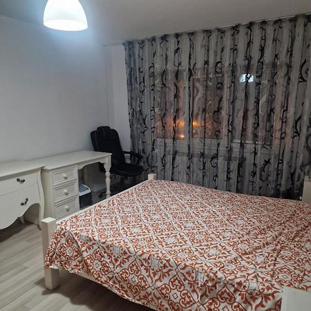 2 Bedrooms Apartment. Galati  Ngoại thất bức ảnh