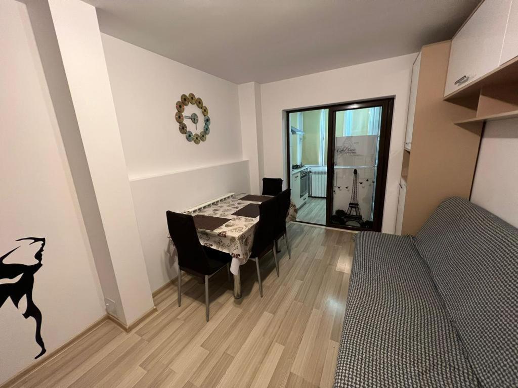 2 Bedrooms Apartment. Galati  Ngoại thất bức ảnh
